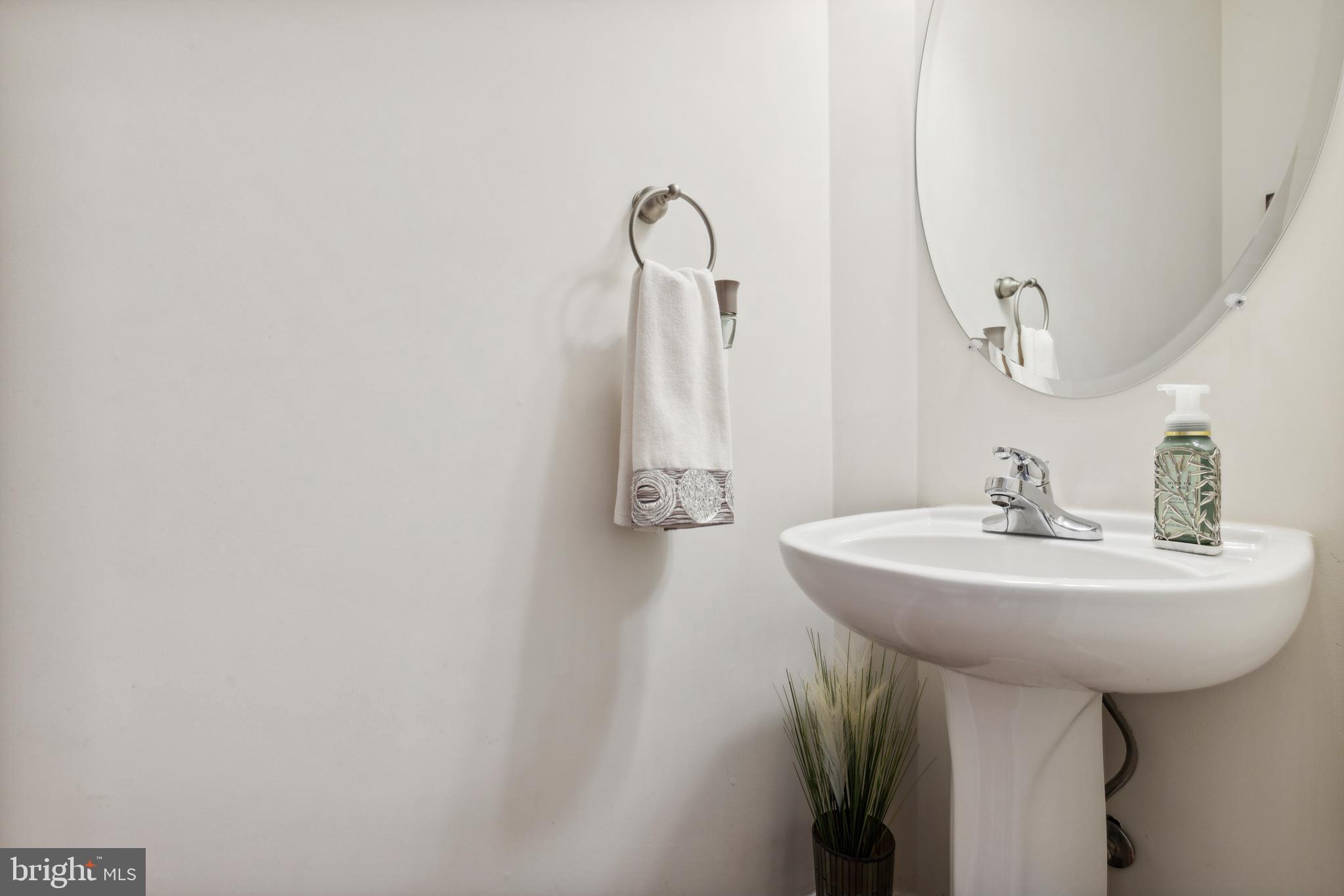 16204 Cutter Way Woodbridge, VA 22191 - Photo 6 of 56 Powder Room