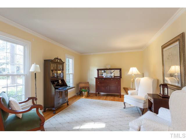 6804 Spring Run Circle Raleigh, NC 27615 - Photo 4 of 24 Living Room
