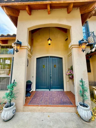 a house view with a outdoor space