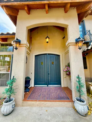 a house view with a outdoor space
