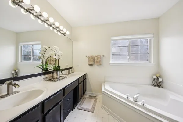 $500,000 | 533 Rose Lane, Bartlett, IL 60103