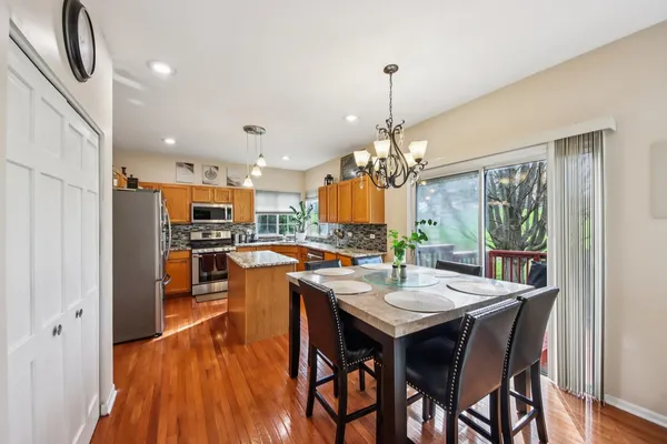 $500,000 | 533 Rose Lane, Bartlett, IL 60103