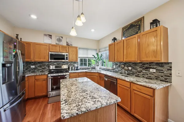 $500,000 | 533 Rose Lane, Bartlett, IL 60103