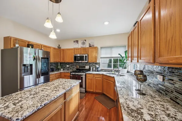 $500,000 | 533 Rose Lane, Bartlett, IL 60103