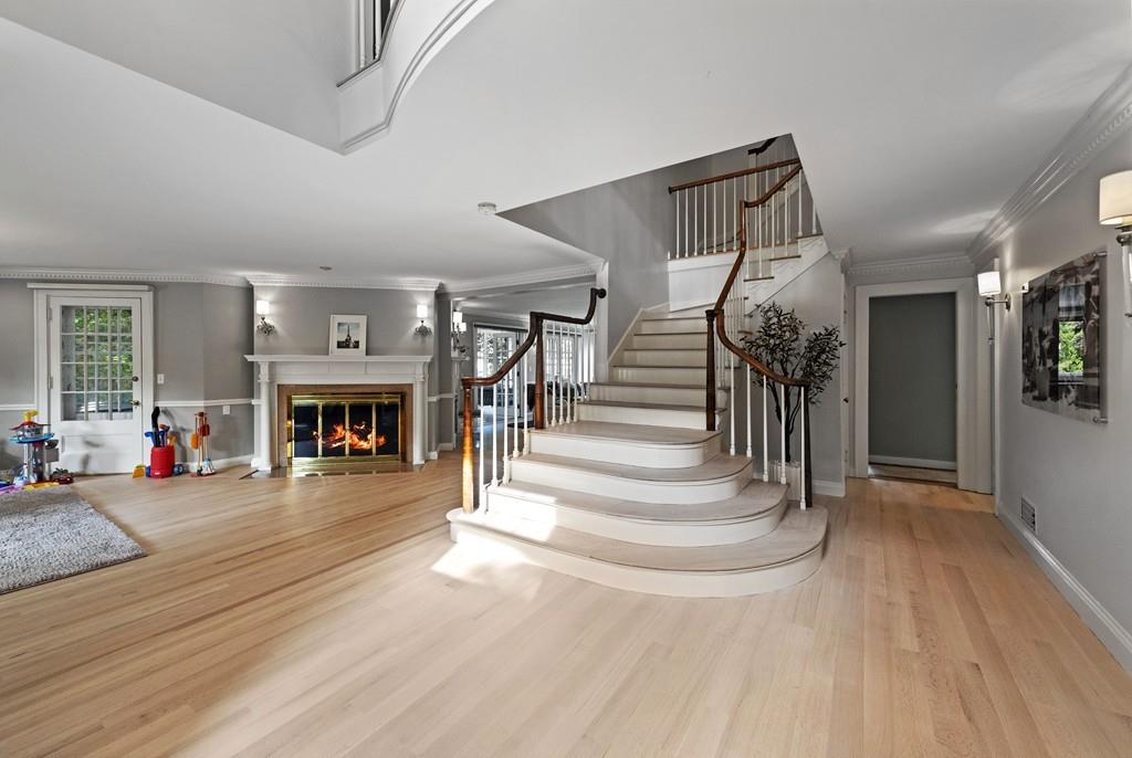 437 Puritan Road Swampscott, MA 01907 - Photo 4 of 42 Gallery Image 4