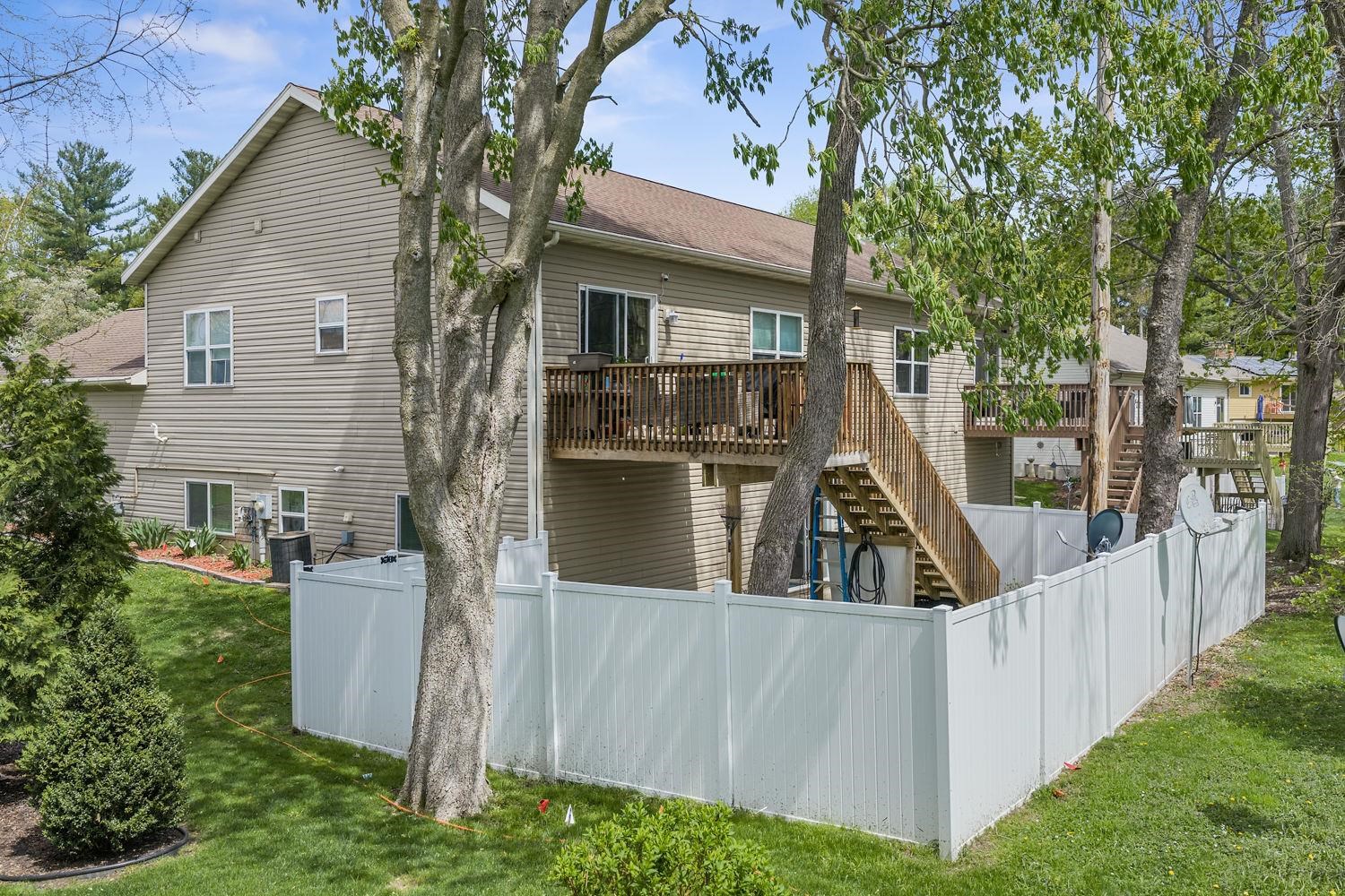 425 14th Avenue Baraboo, WI 53913 - Photo 9 of 33