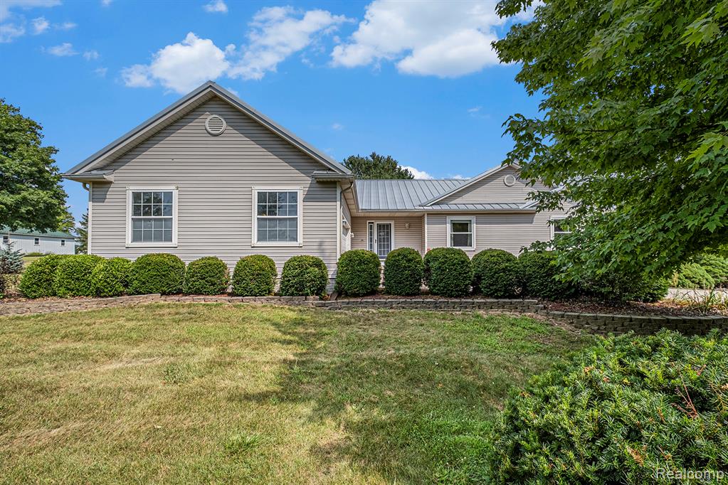 14413 Seymour Road Linden, MI 48451 - Photo 3 of 42 Gallery Image 3