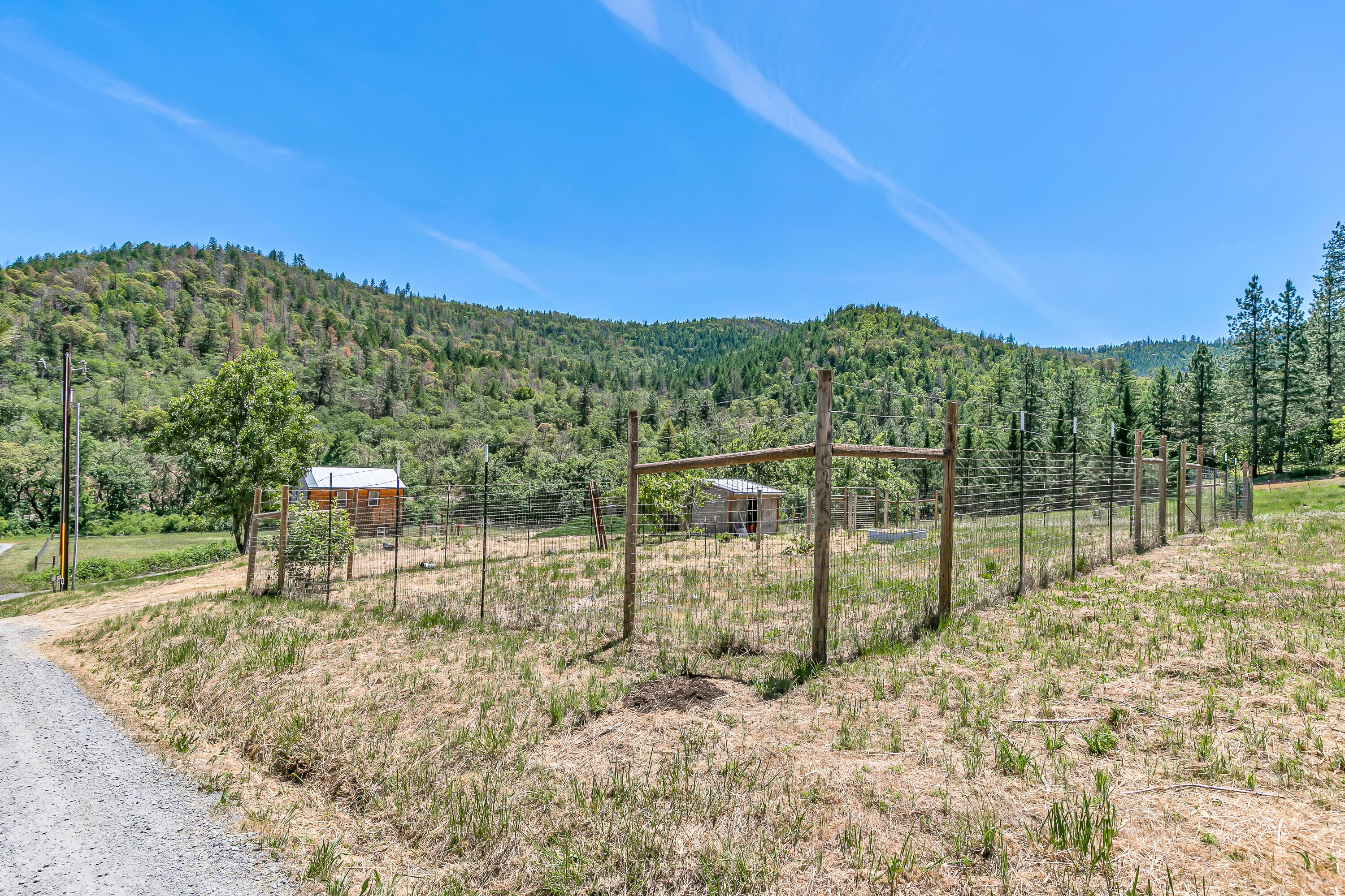 4780 Andrews Road Medford, OR 97501 - Photo 42 of 47 Garden Enclosure