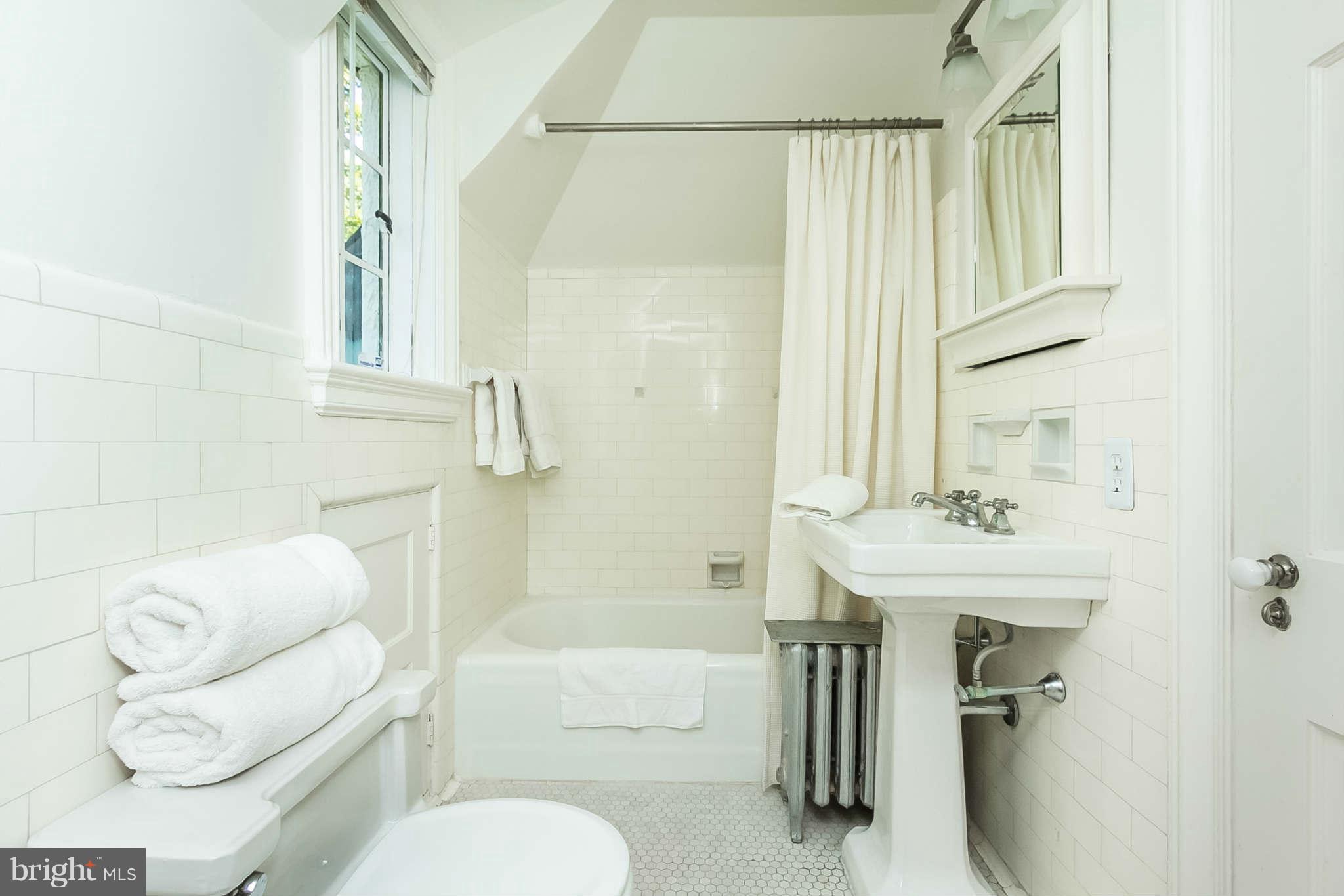 304 Taplow Road Baltimore, MD 21212 - Photo 23 of 30 Bath