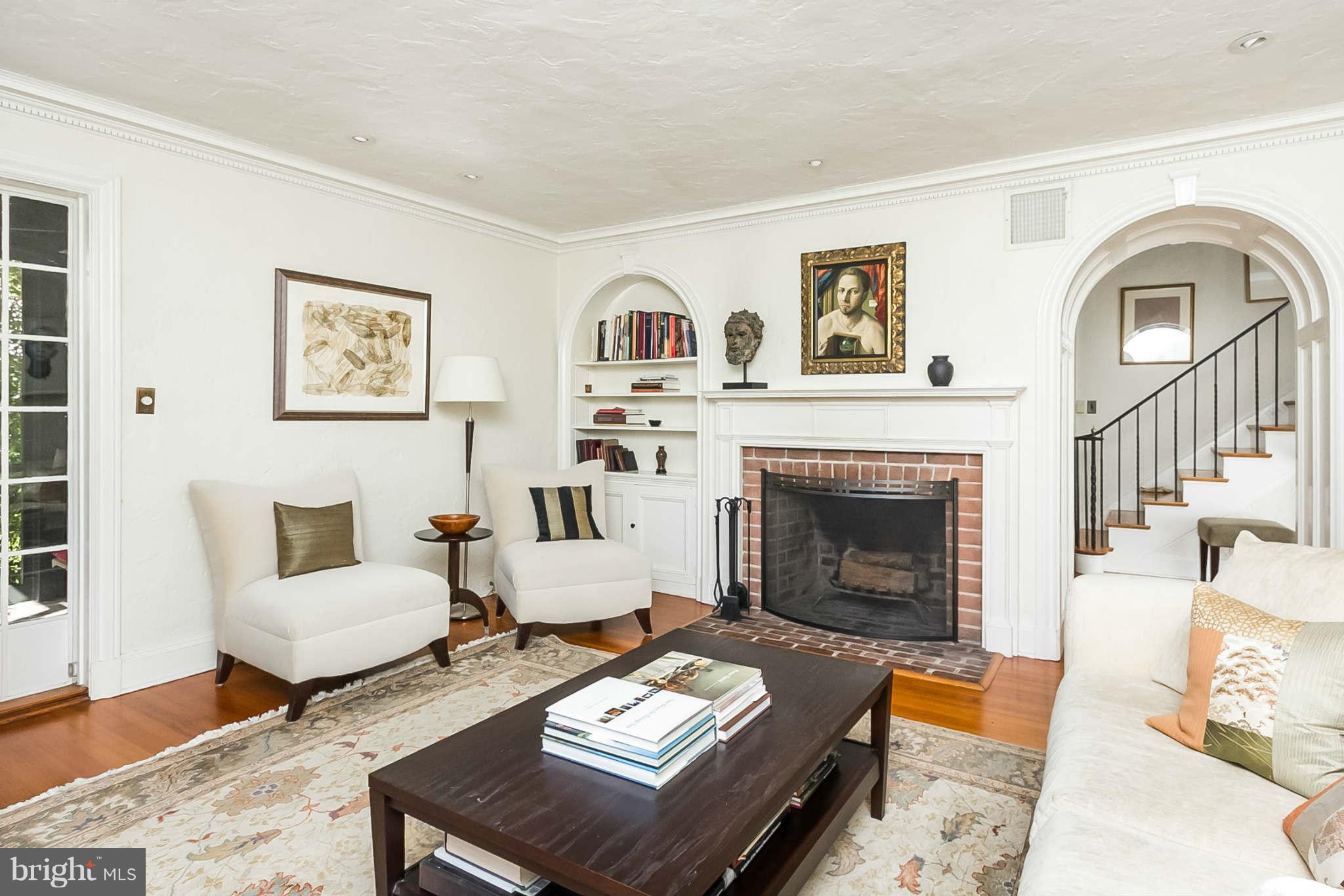 304 Taplow Road Baltimore, MD 21212 - Photo 5 of 30 Living Room
