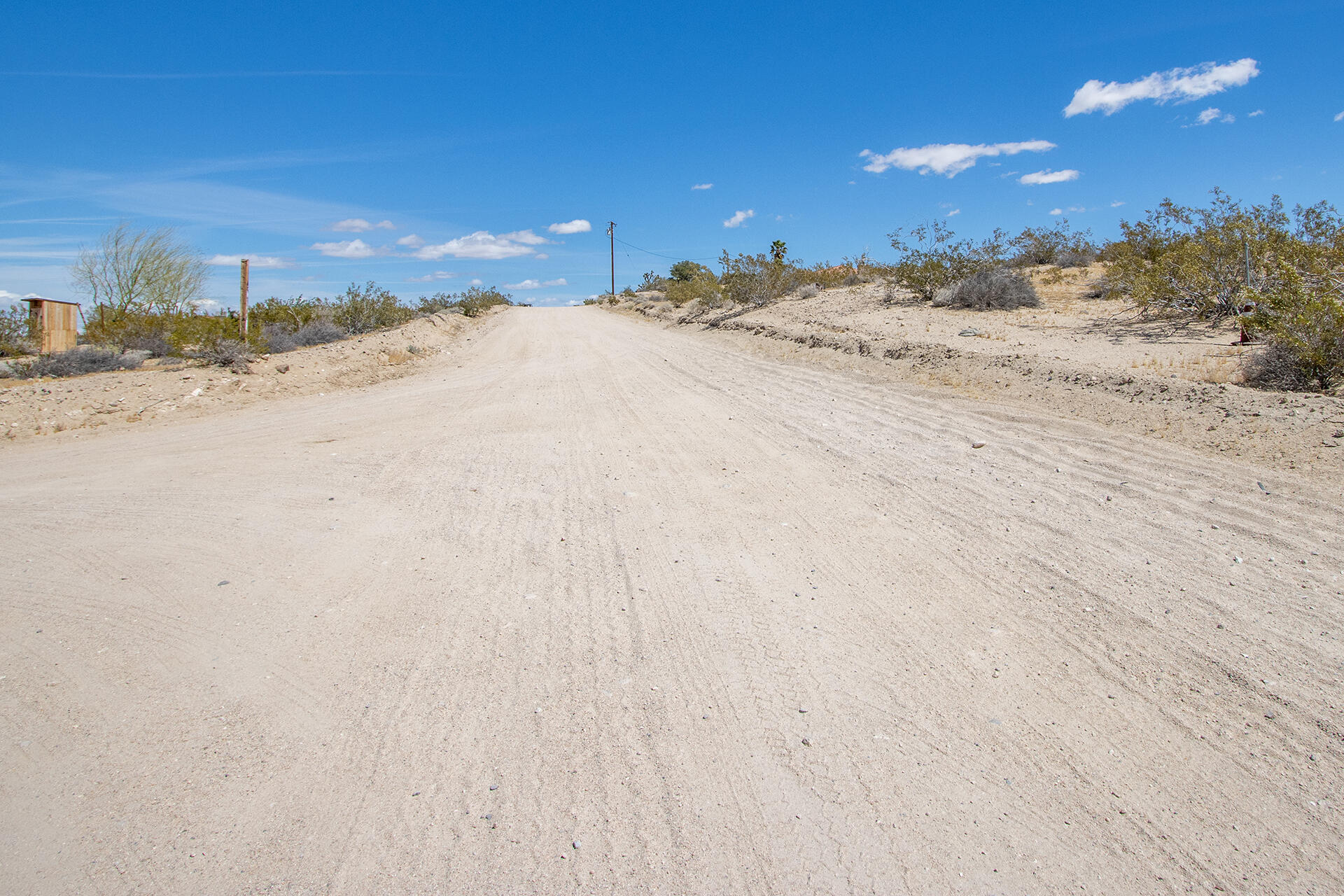 140 Rice Avenue Joshua Tree, CA 92252 - Photo 2 of 17 IMG_8689