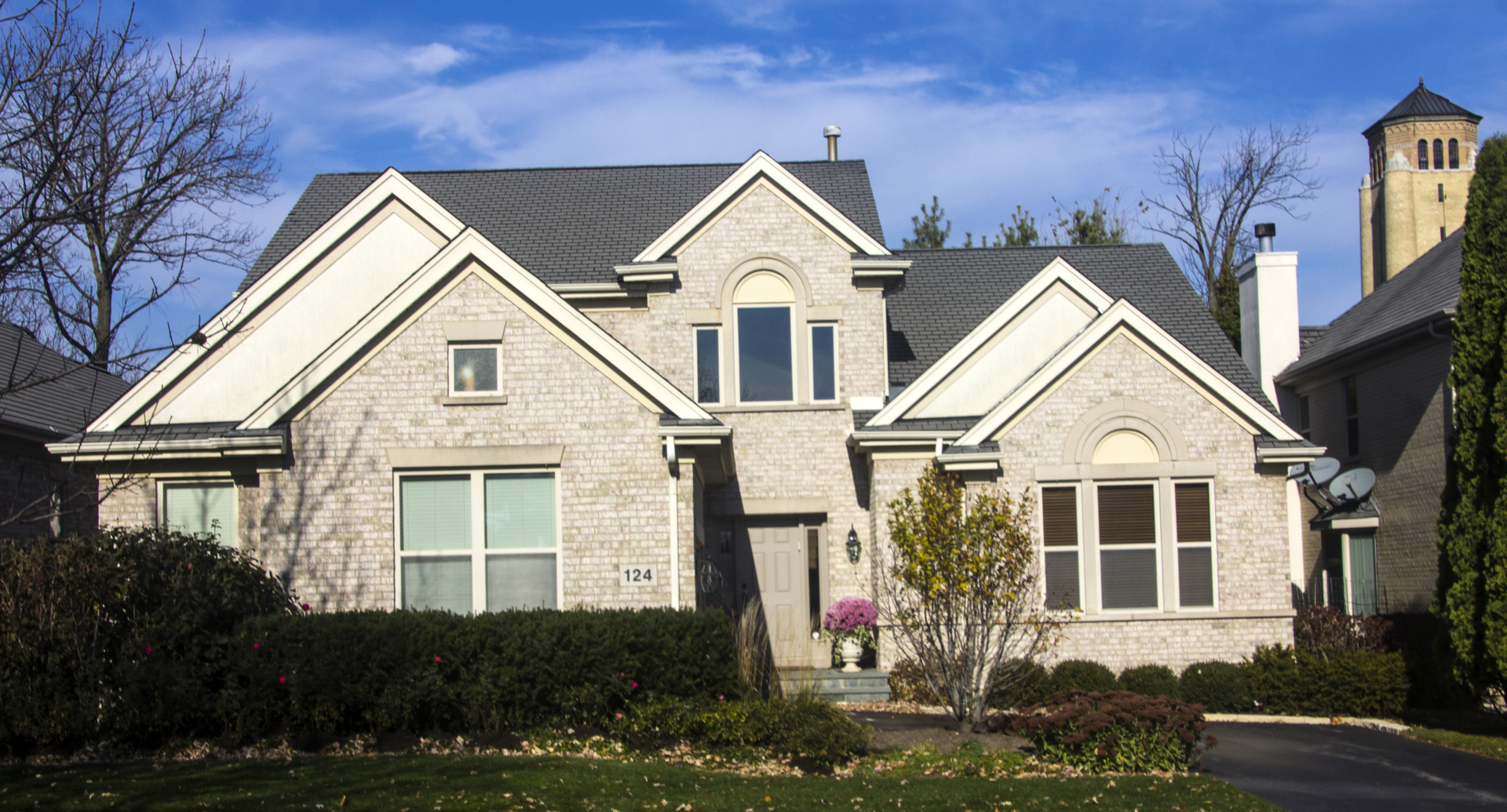 124 Ronan Road Highwood, IL 60040 - Photo 2 of 25 a front view of a house with garden