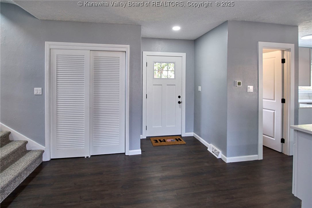 114 Belfast Road Charleston, WV 25314 - Photo 4 of 50 Gallery Image 4