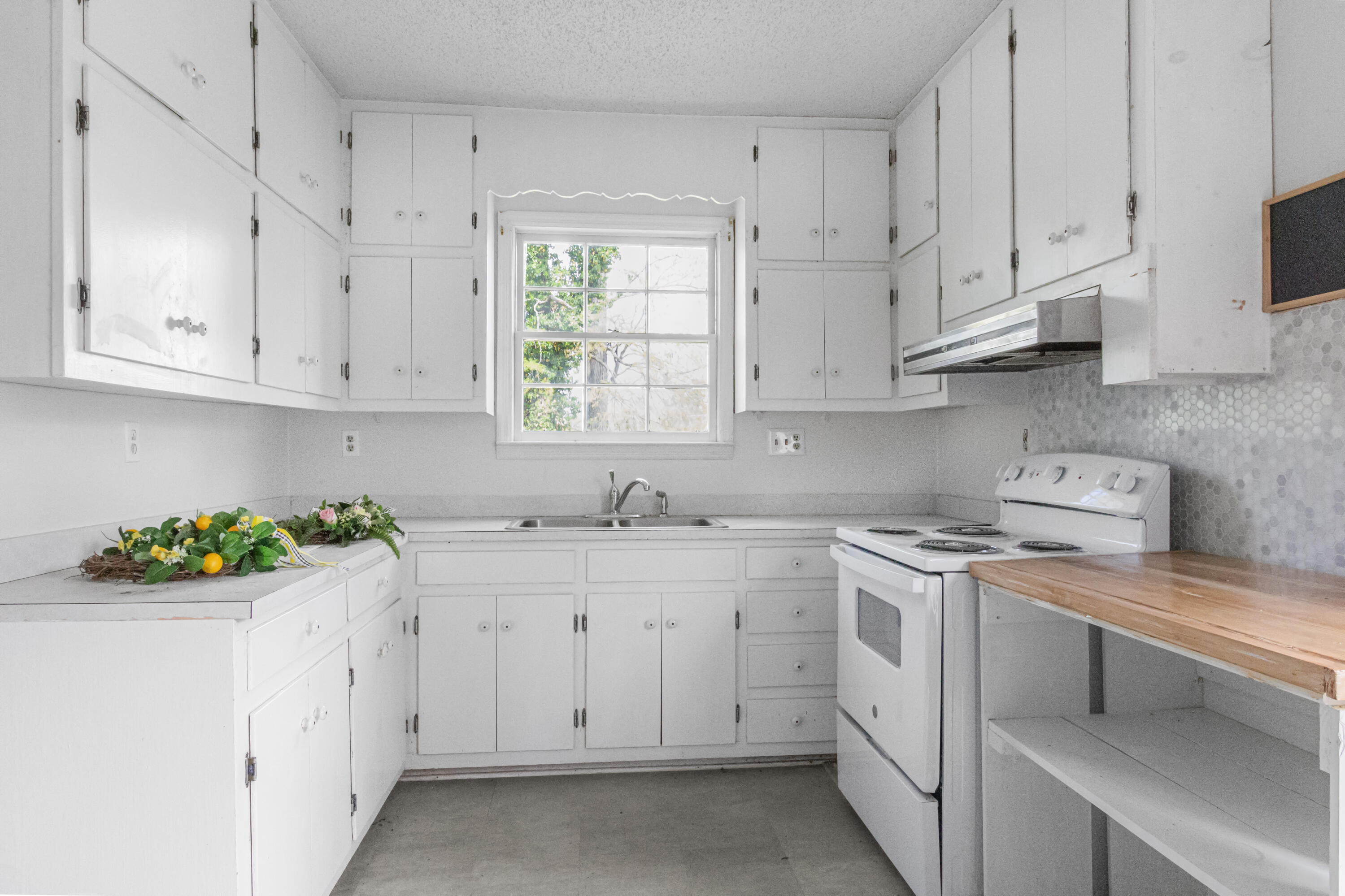 208 West Hall Street Thomson, GA 30824 - Photo 15 of 19 Right ADU Unit