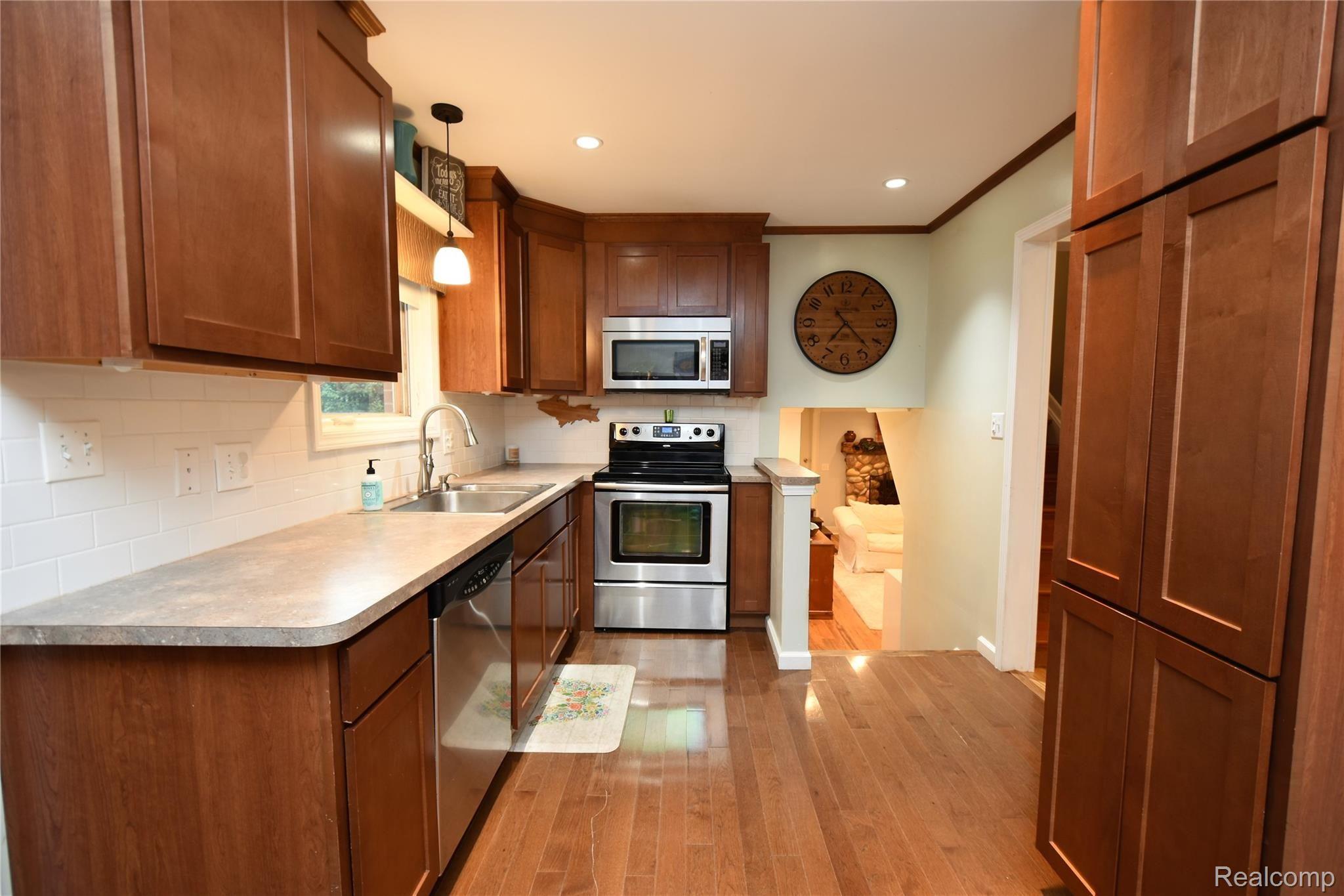 235 Brook Drive Romeo, MI 48065 - Photo 8 of 22 DSC_6566.JPG