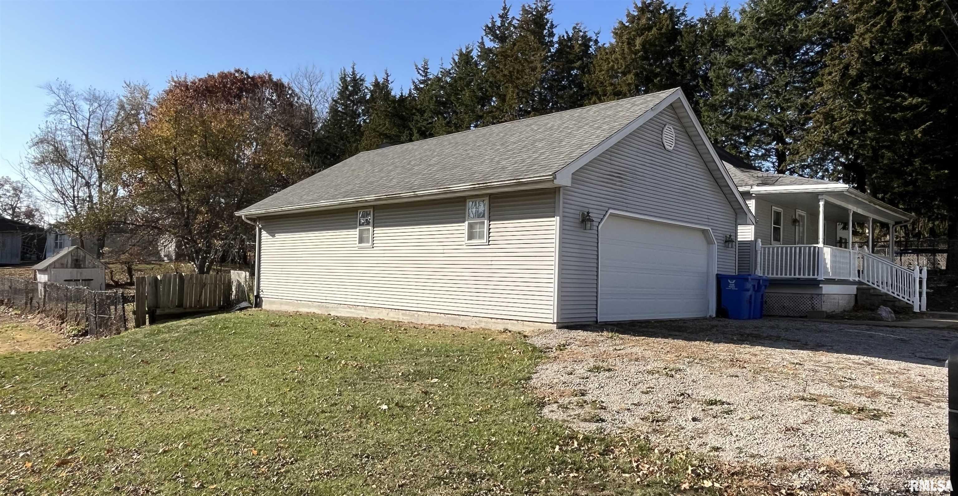 606 West Madison Street Athens, IL 62613 - Photo 13 of 16 Gallery Image 13