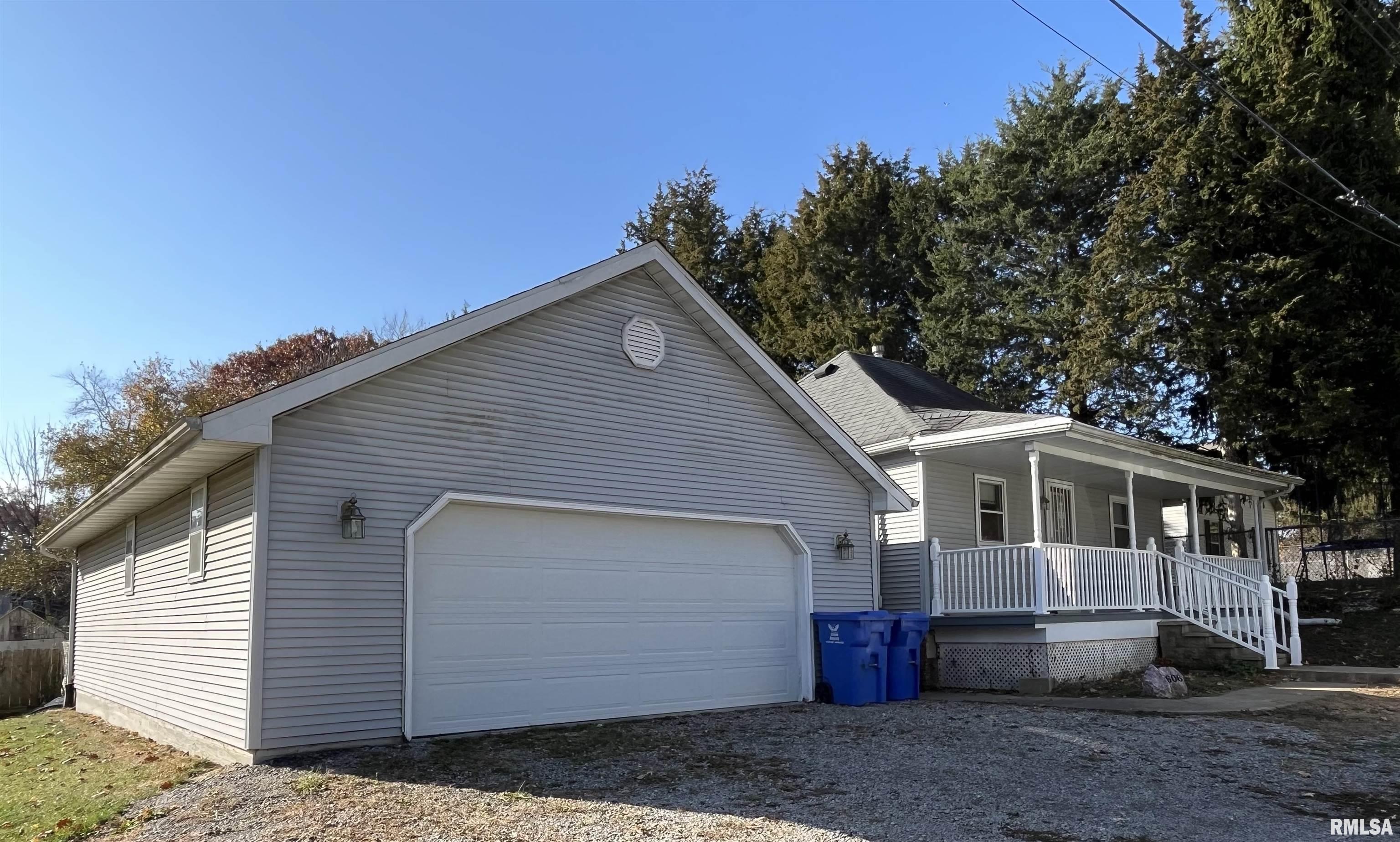 606 West Madison Street Athens, IL 62613 - Photo 2 of 16 Gallery Image 2