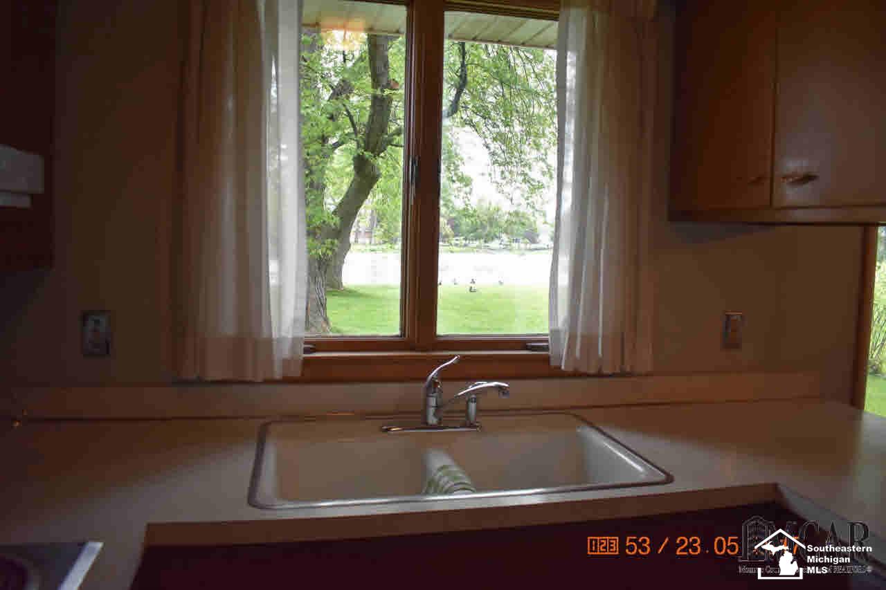1850 Riviera Drive Monroe, MI 48161 - Photo 9 of 17 21300815-8.JPG