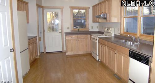 194 Jaycox Road Avon Lake, OH 44012 - Photo 5 of 16 Updated kitchen with custom cabinetry