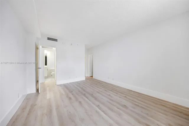 $2,400 | 3000 South Ocean Drive, Unit 814, Hollywood, FL 33019