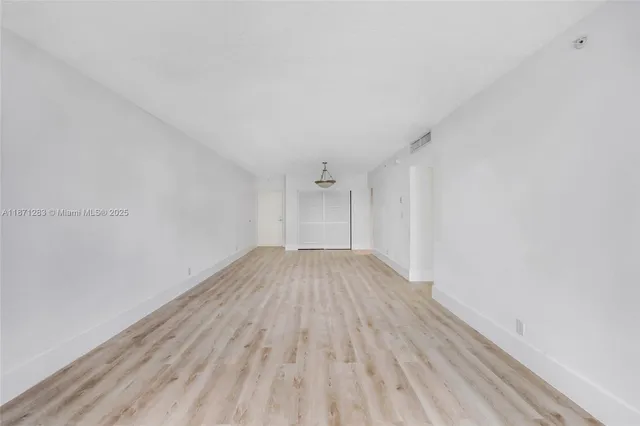 $2,400 | 3000 South Ocean Drive, Unit 814, Hollywood, FL 33019