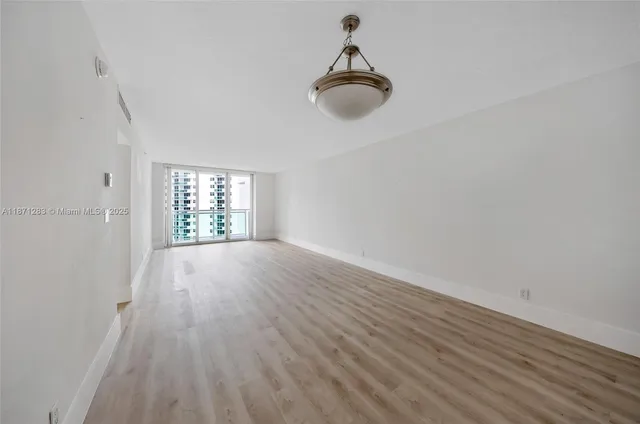 $2,400 | 3000 South Ocean Drive, Unit 814, Hollywood, FL 33019