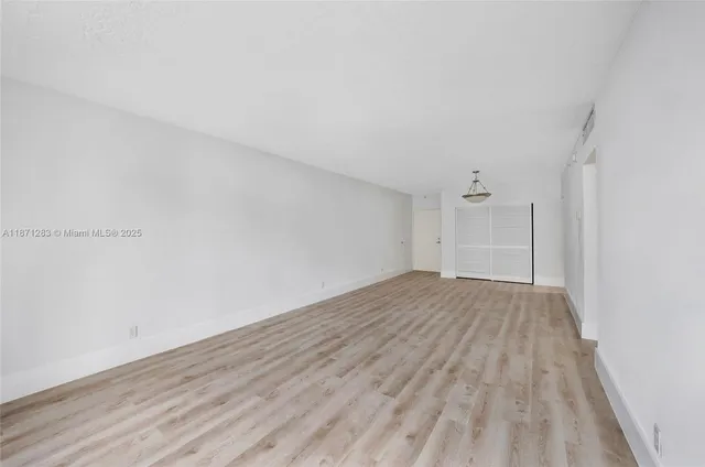 $2,400 | 3000 South Ocean Drive, Unit 814, Hollywood, FL 33019