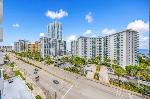 $2,400 | 3000 South Ocean Drive, Unit 814, Hollywood, FL 33019