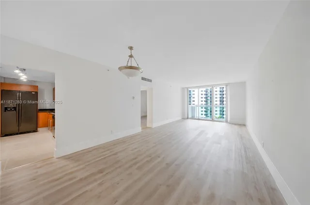 $2,400 | 3000 South Ocean Drive, Unit 814, Hollywood, FL 33019