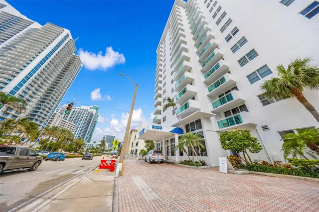 $2,400 | 3000 South Ocean Drive, Unit 814, Hollywood, FL 33019