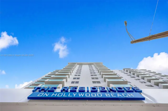 $2,400 | 3000 South Ocean Drive, Unit 814, Hollywood, FL 33019