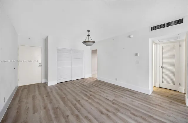 $2,400 | 3000 South Ocean Drive, Unit 814, Hollywood, FL 33019