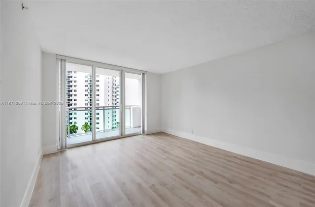 $2,400 | 3000 South Ocean Drive, Unit 814, Hollywood, FL 33019