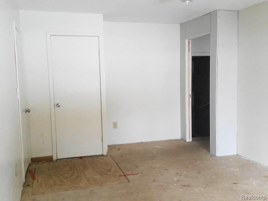 5115 Millington Road Millington, MI 48746 - Photo 16 of 22 15 Family Room.jpg