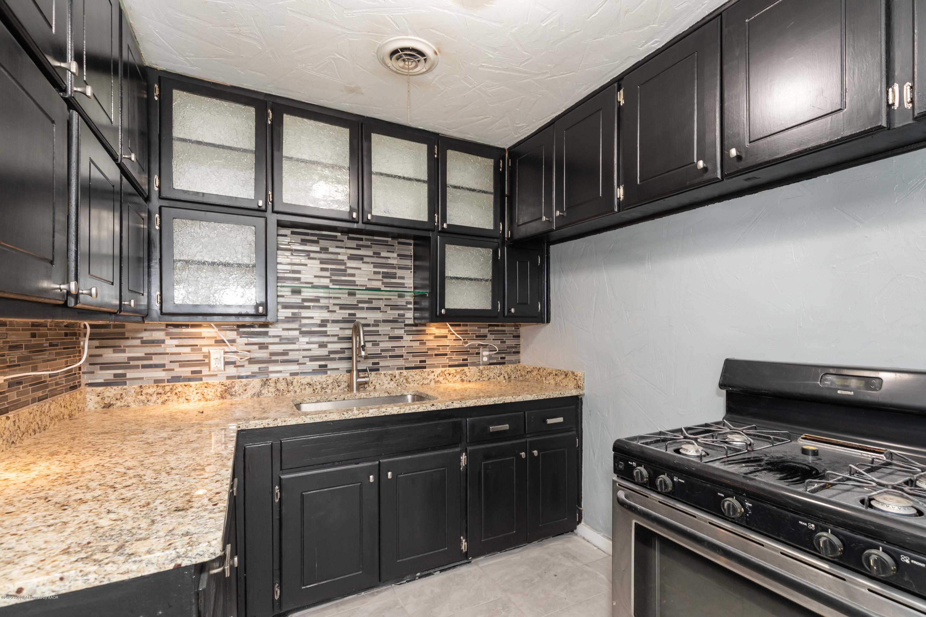 2808 Royal Road Amarillo, TX 79106 - Photo 11 of 26 KITCHEN VIEW 3