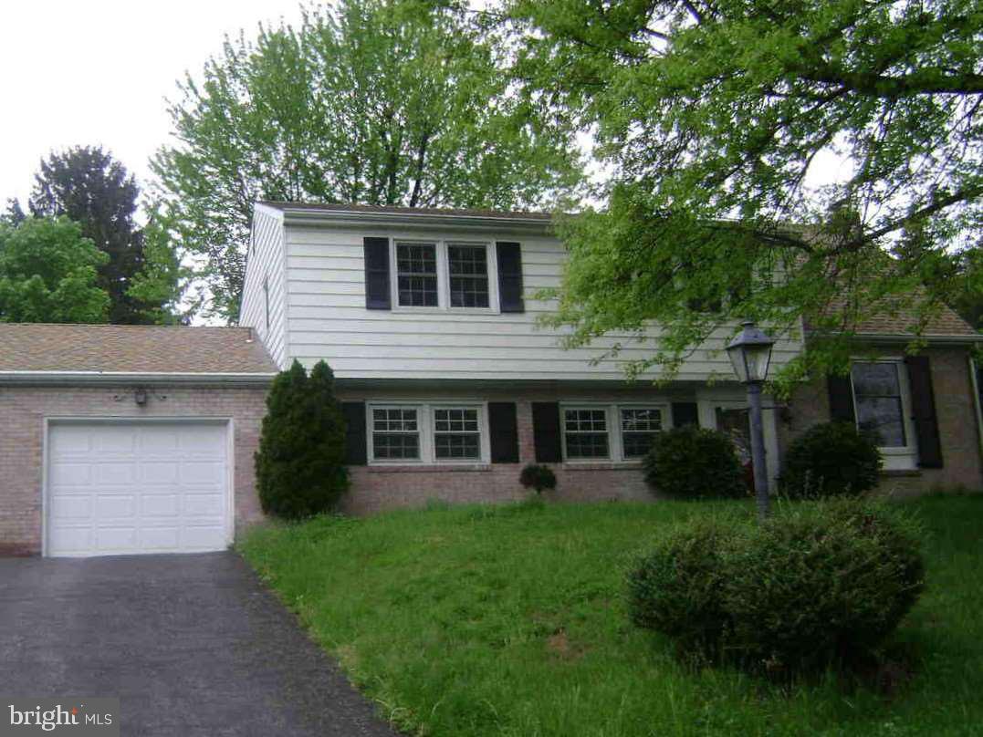 1496 Bonbar Road York, PA 17403 - Photo 2 of 27 Gallery Image 2