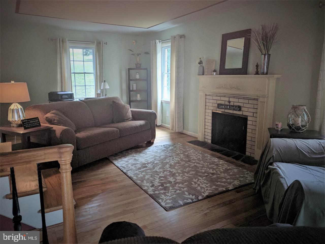 1496 Bonbar Road York, PA 17403 - Photo 7 of 27 Gallery Image 7