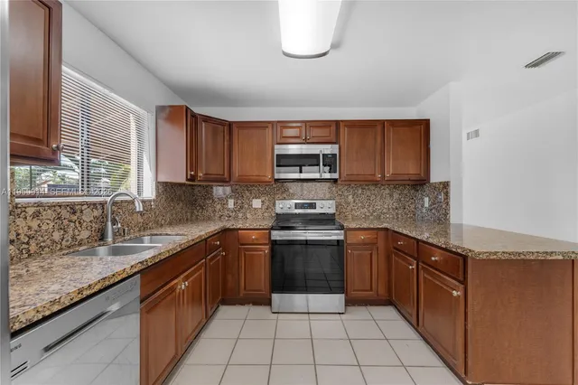 $3,500 | 6114 Southwest 127th Place, Miami, FL 33183