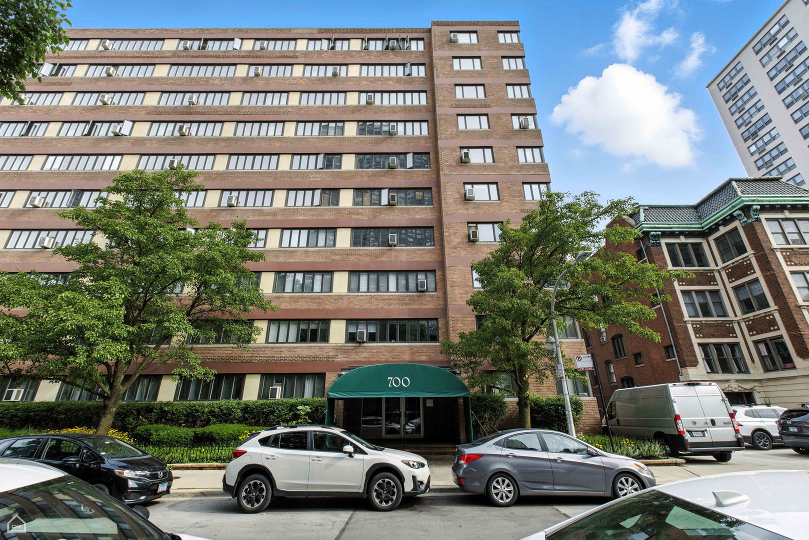 700 West Bittersweet Place, Unit 904 Chicago, IL 60613 - Photo 1 of 11 a view of a car parked in front of a building