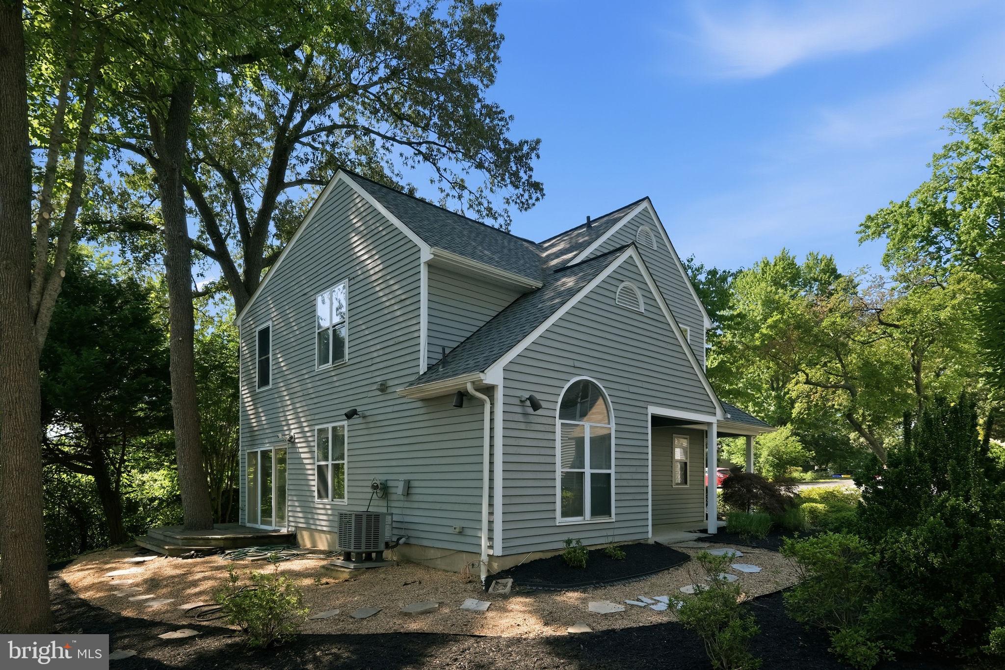 1529 Ritchie Lane Annapolis, MD 21401 - Photo 3 of 35 Charming home nestled in lush greenery.
