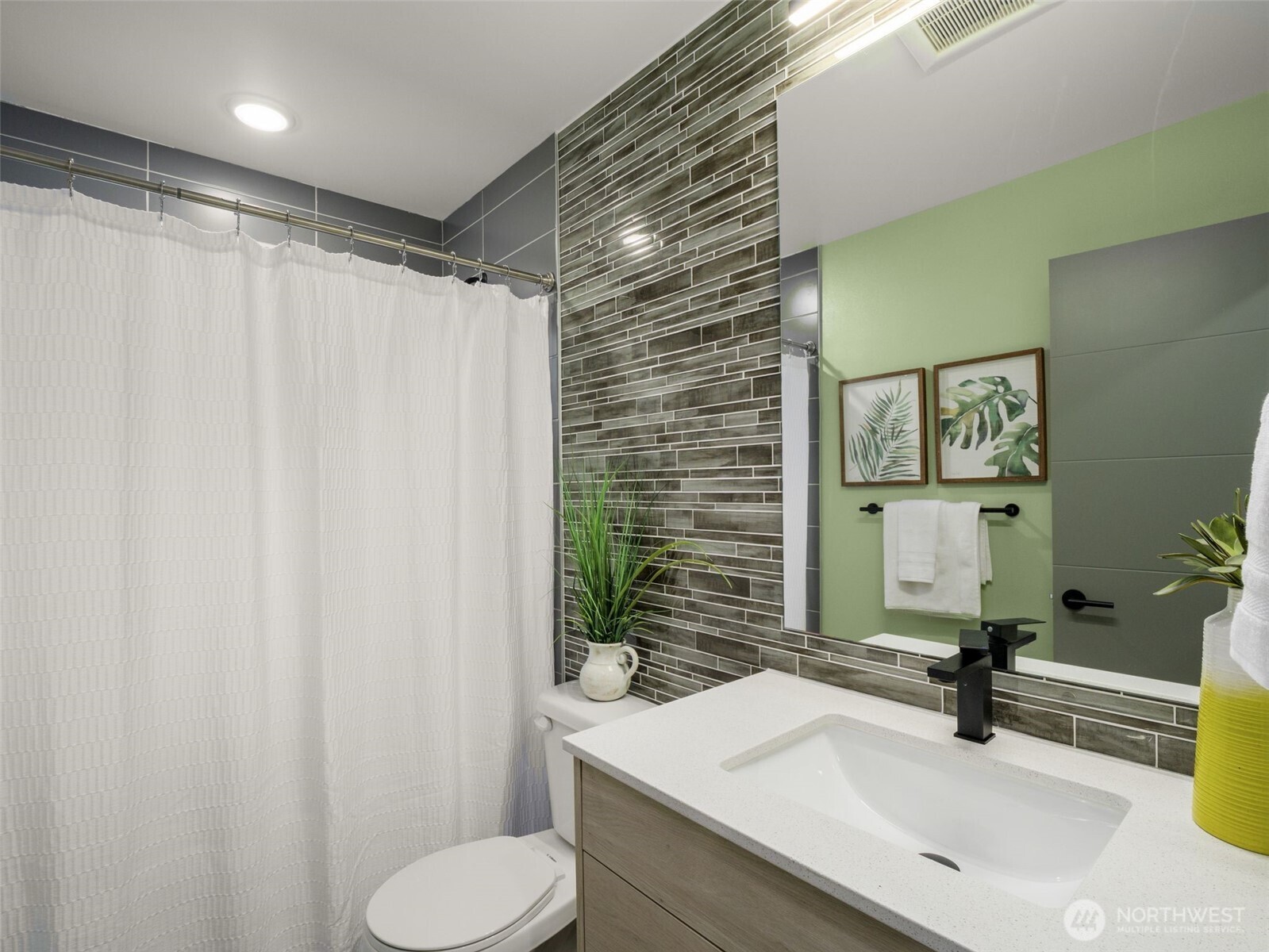 541 South Cloverdale Street, Unit B Seattle, WA 98108 - Photo 15 of 29 a bathroom with a sink toilet and shower
