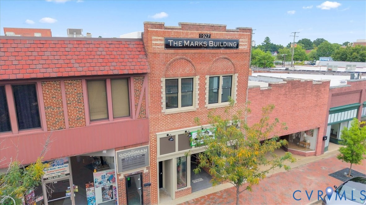207 East Broadway, Unit B Hopewell, VA 23860 - Photo 22 of 27 a front view of a house with a yard