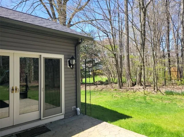 a view of a house with backyard