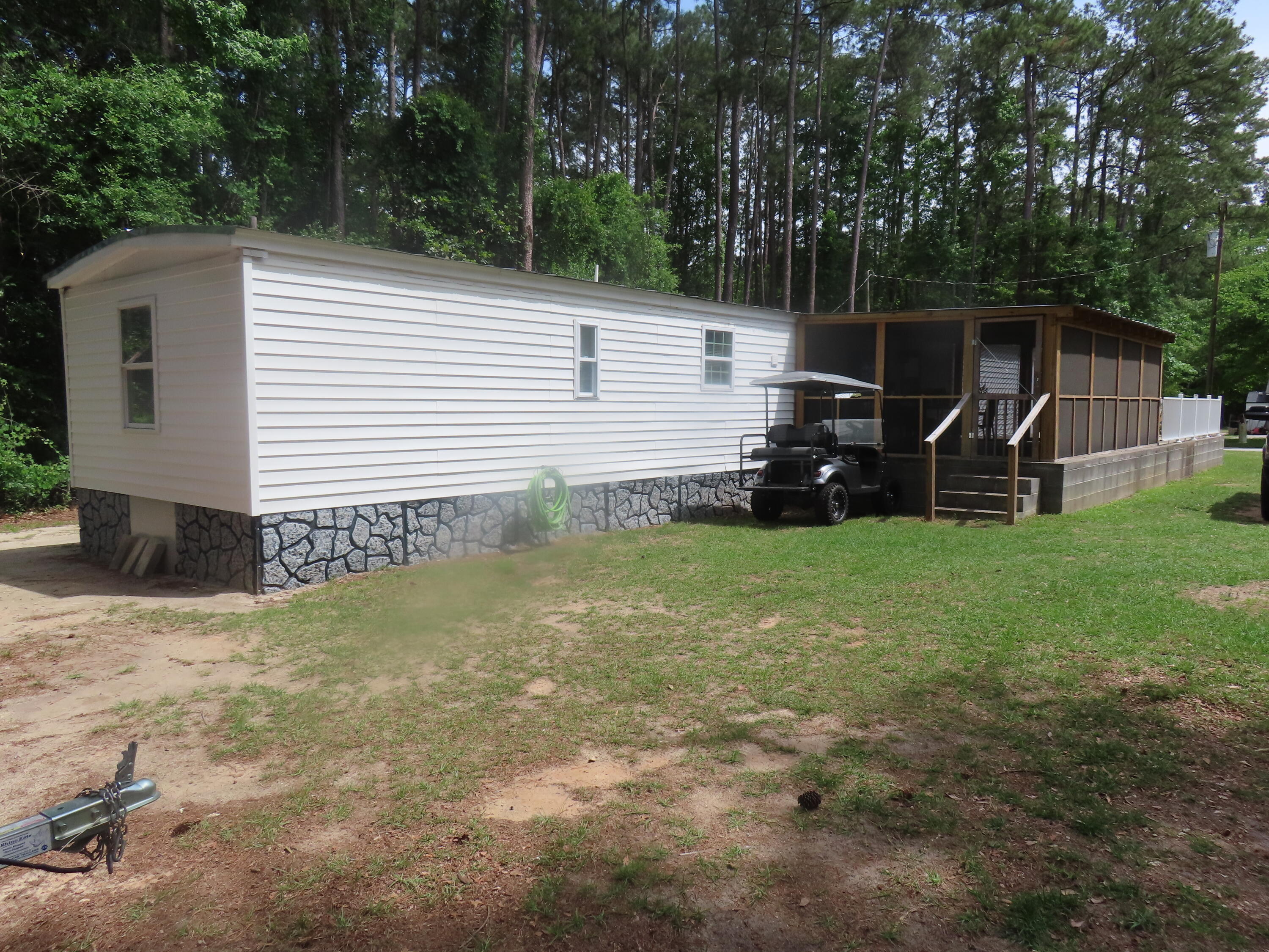 1636 Clubhouse Road Summerton, SC 29148 - Photo 4 of 6