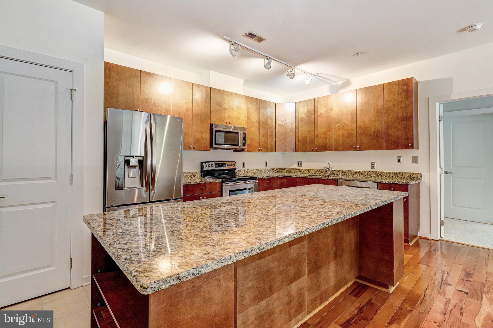2007 Clipper Park Road, Unit 121 Baltimore, MD 21211 - Photo 18 of 34 Gourmet Kitchen