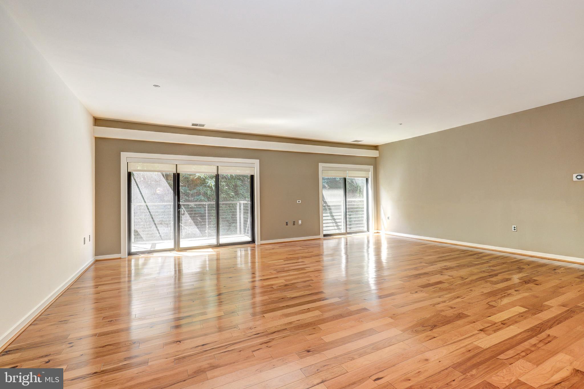 2007 Clipper Park Road, Unit 121 Baltimore, MD 21211 - Photo 21 of 34 Open Concept LR/DR