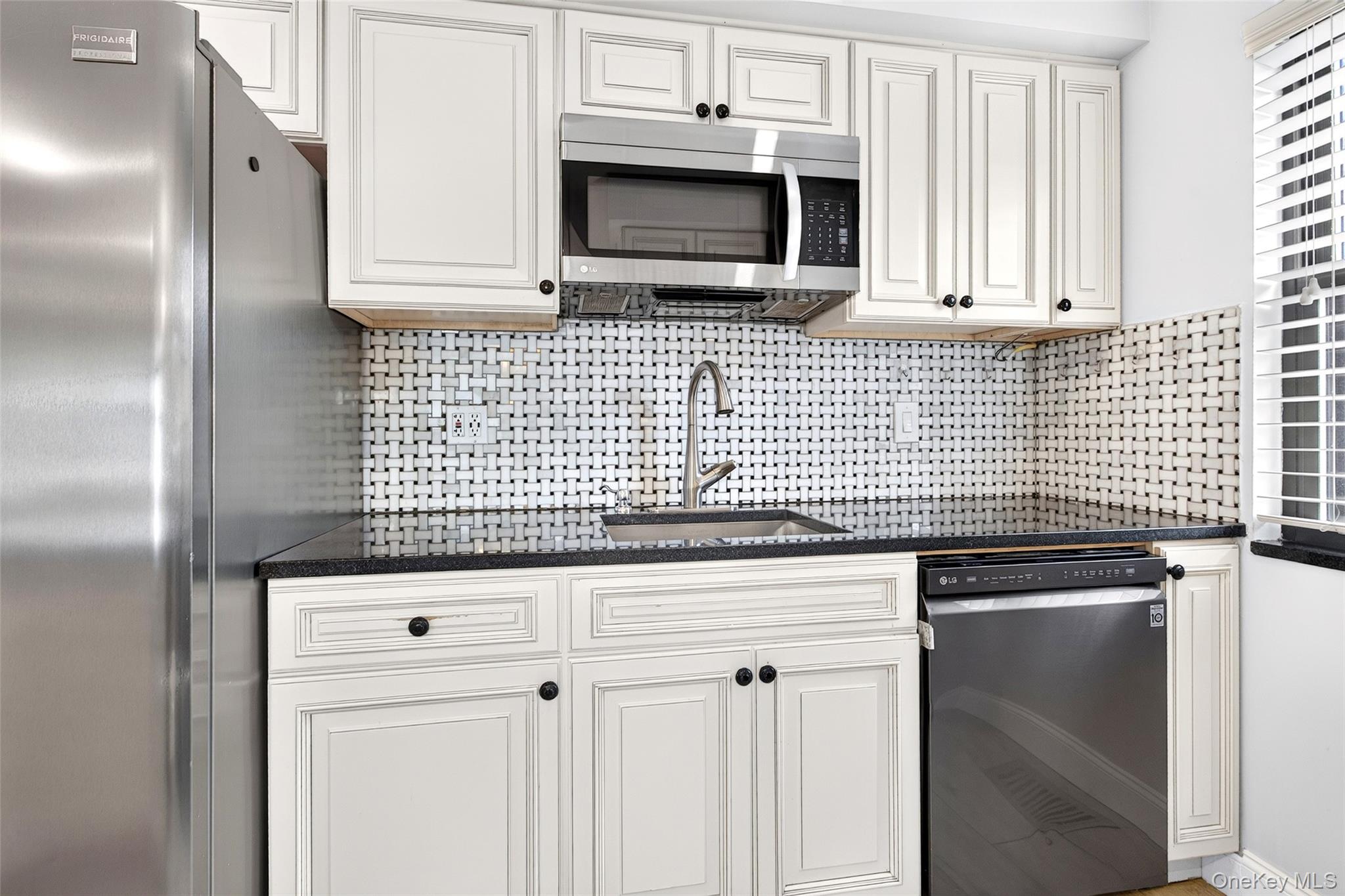 77 Waters Edge Rye, NY 10580 - Photo 16 of 35 Gallery Image 16