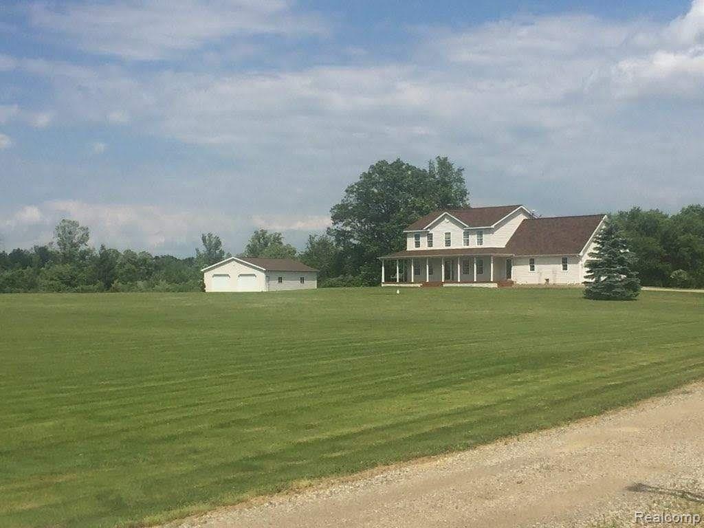 8300 Winn Road Yale, MI 48097 - Photo 4 of 48 Side.jpg