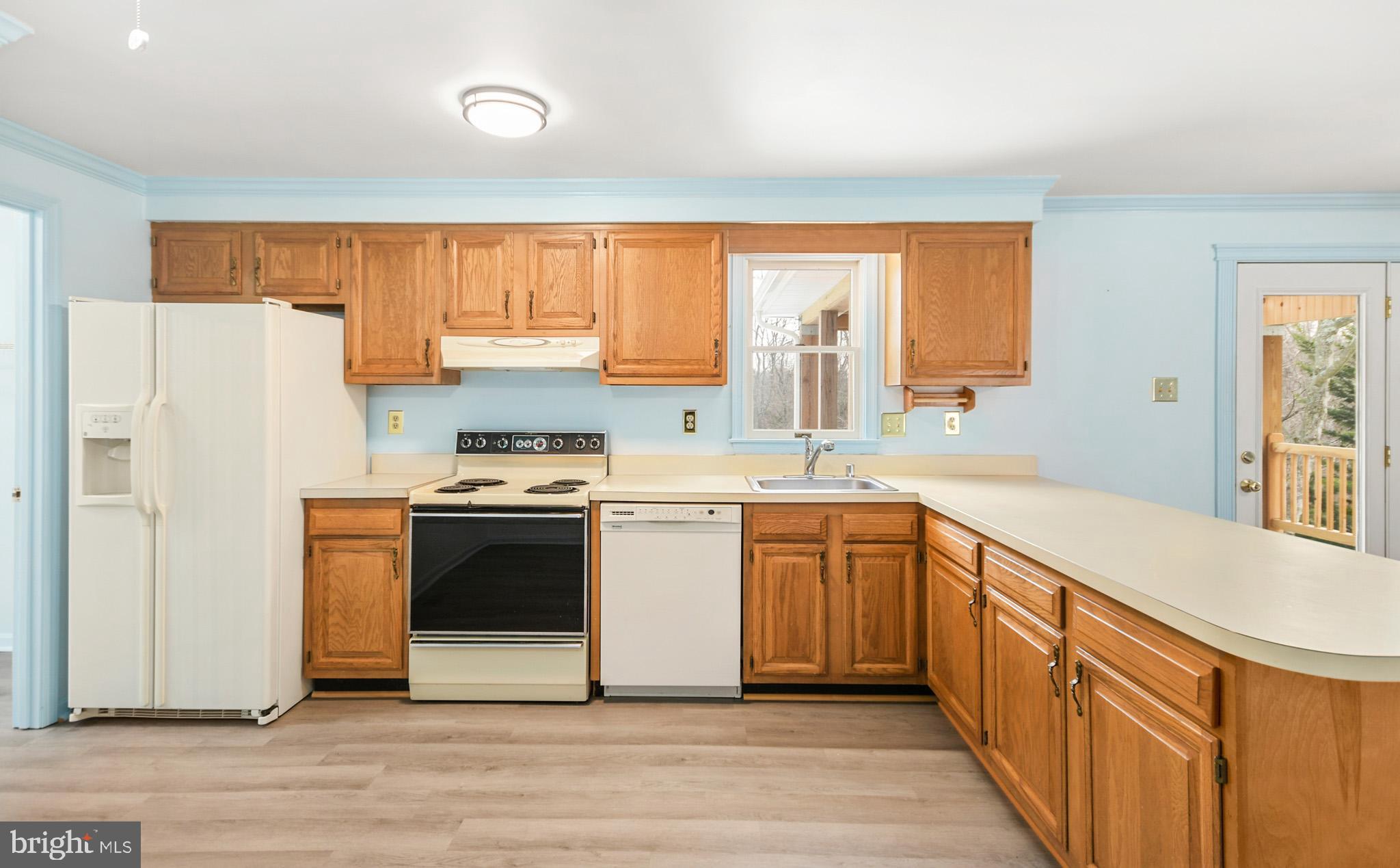 9946 Kelly Road Frederick, MD 21701 - Photo 5 of 23 Ample cabinetry and counter space