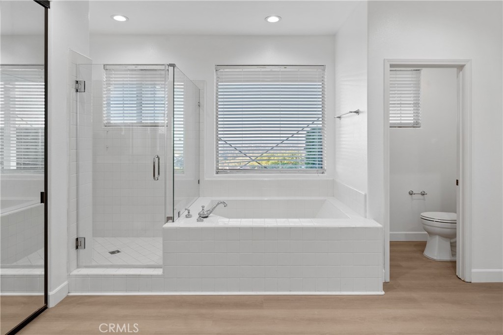 6 Saros, Unit 68 Irvine, CA 92603 - Photo 28 of 35 a bathroom with a bathtub and a toilet